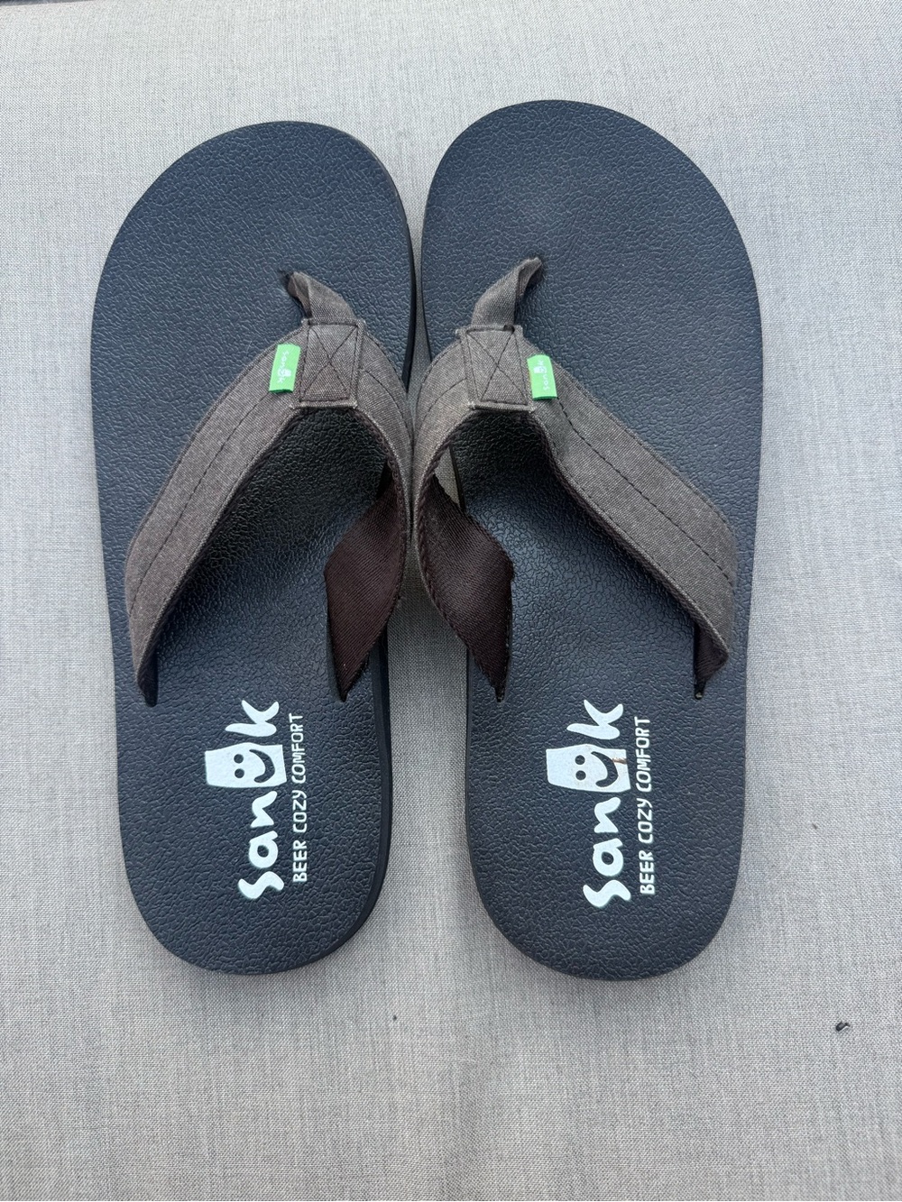 Sanuk Men’s Black Flip Flops with Brown Straps Sz 11